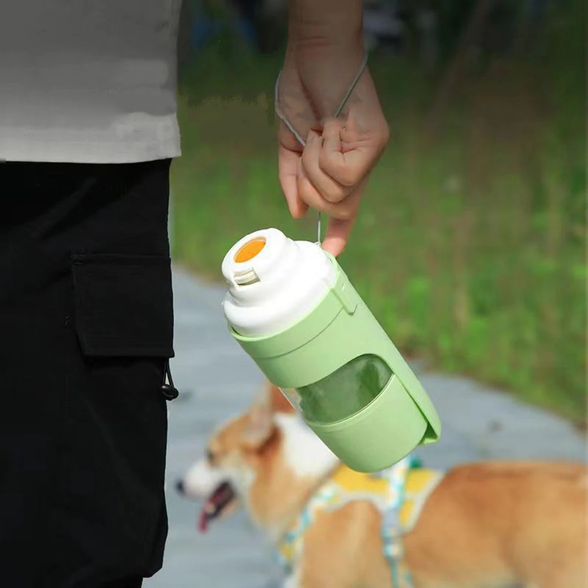 Botella Portátil de Agua y Comida para Perros y Gatos